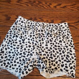 American  Eagle black&white  leopard spotted shorts sz 00